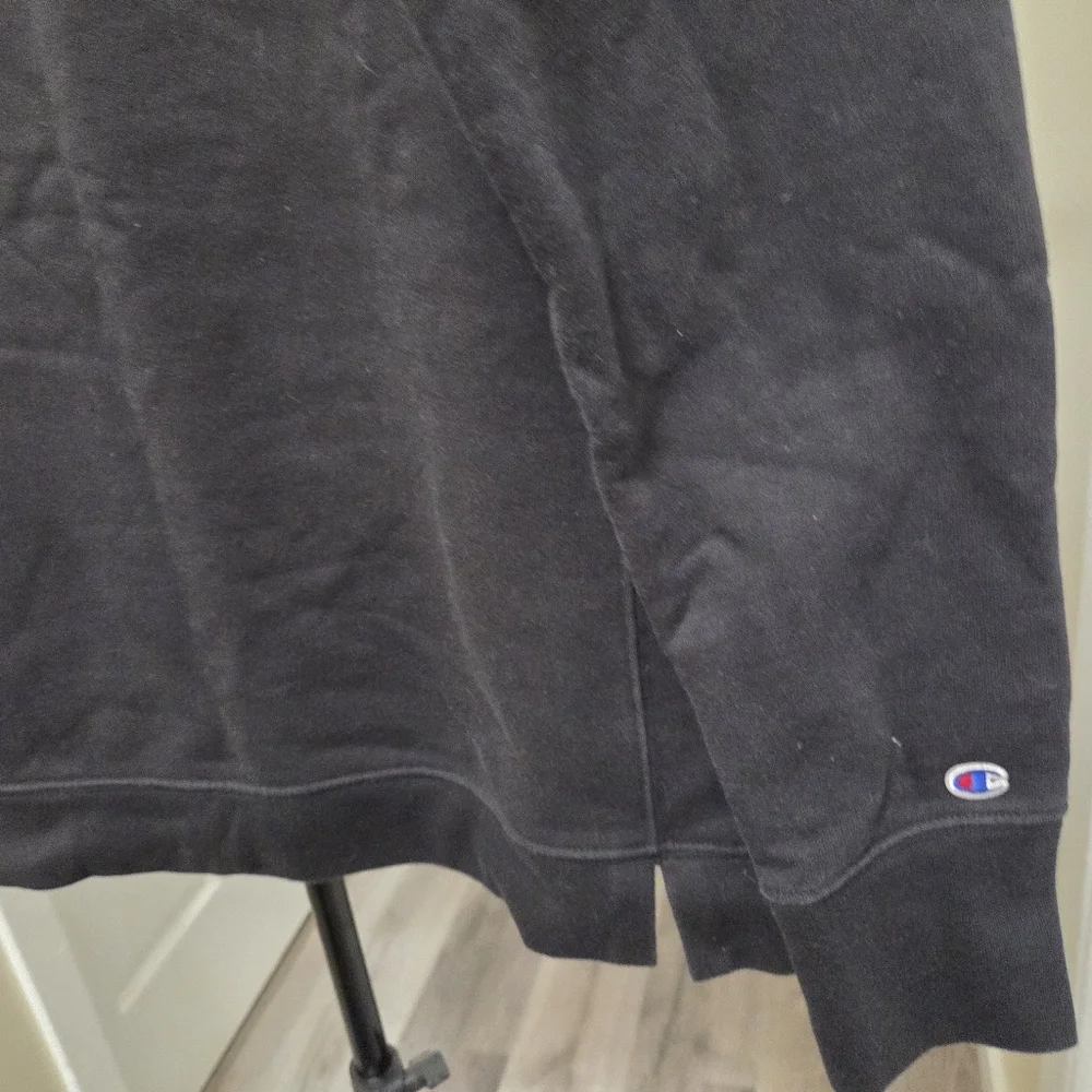 Champion Black Logo Crewneck Sweatshirt Cozy Athletic Streetwear Size M - Picture 3 of 8